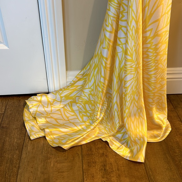 Beautiful yellow and white great Gatsby prom dress. - Picture 6 of 12